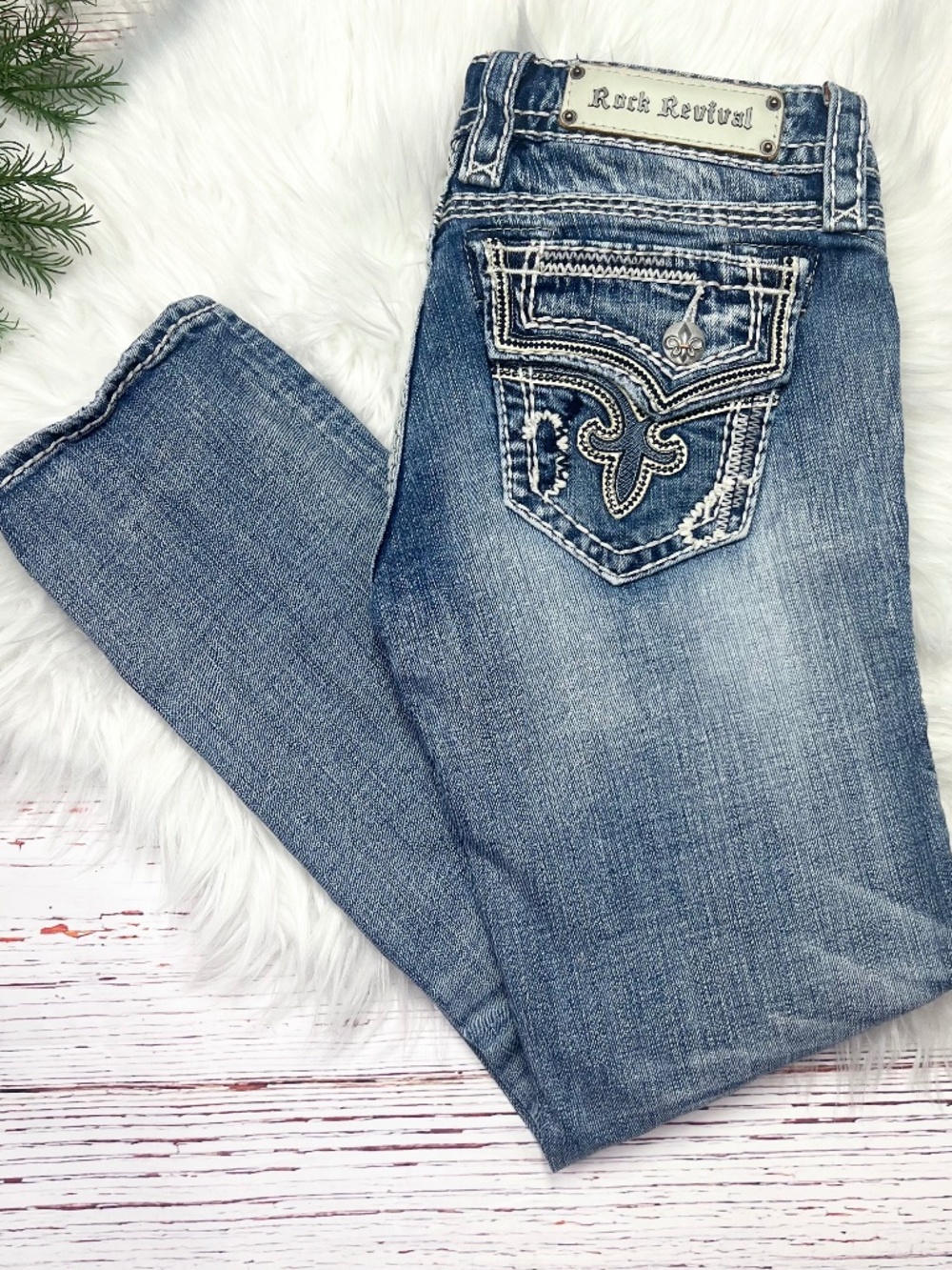 👖|•ROCK REVIVAL•| Kai Capri Low Rise Jeans Size 27👖